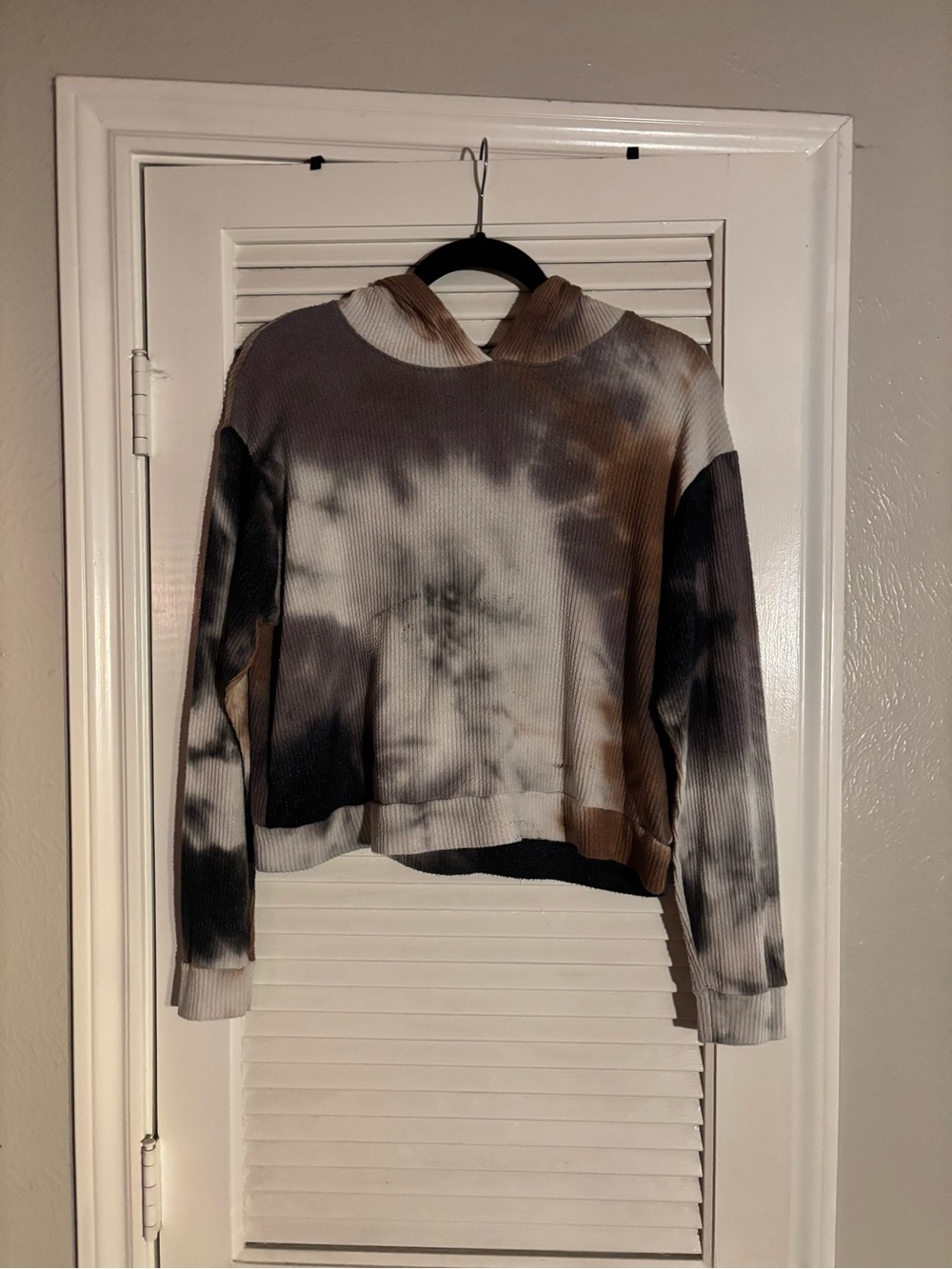 Tie-Dye Ribbed Hoodie Top in Brown and Black